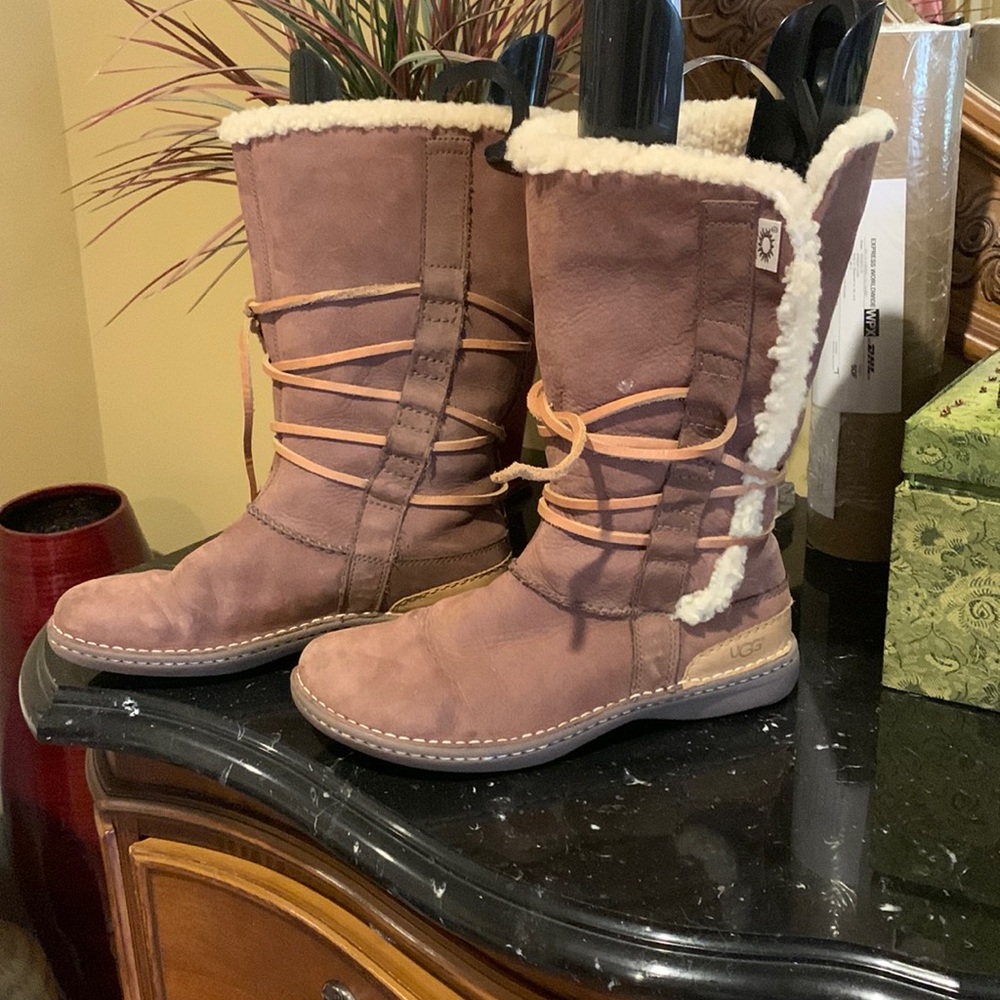 Used brown ugg boots.  Barely used.  I also have a black pair.